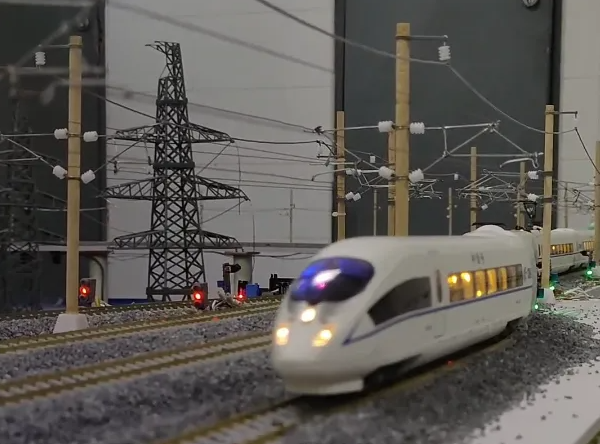 大学生打造微缩高铁模型：完整复刻 已成为教材