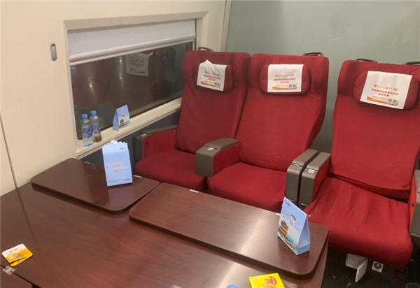 高铁特等座面对面坐 包间被吐槽像会议室！12306回应