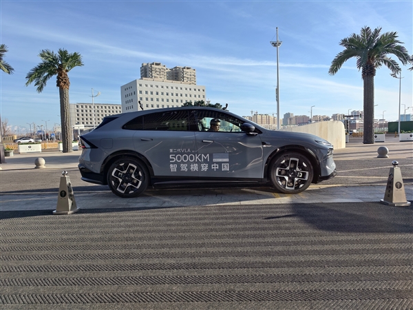 无惧特斯拉FSD 何小鹏：中国道路复杂十倍难于美国！