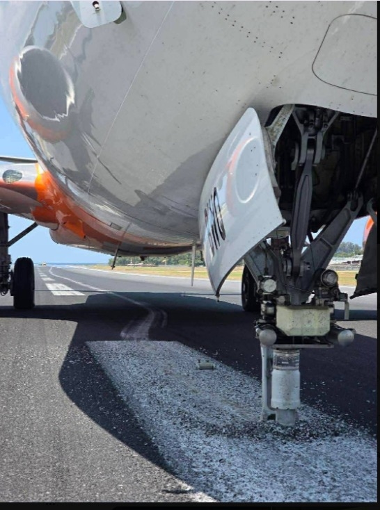 一波音737客机硬着陆！前轮被弹飞 起落架插入机场跑道