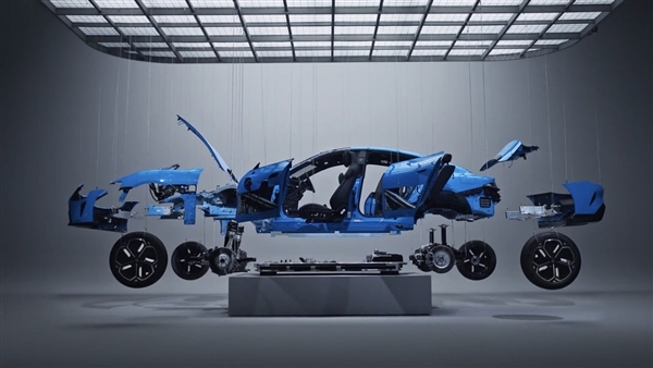 雷军：今天9点欢迎来北京车展小米展台 新SU7全拆解版车身非常震撼