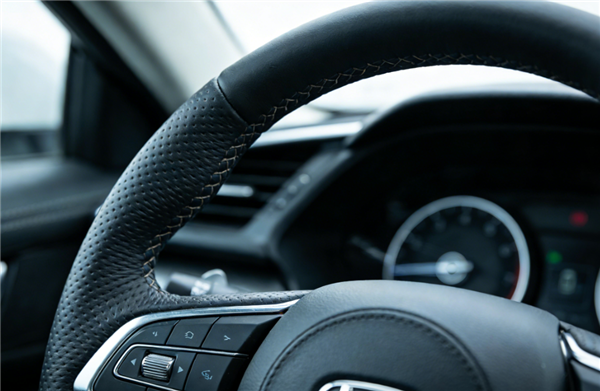 男子酒后骑摩托车撞上违停货车身亡 家属索赔120万 法院判了