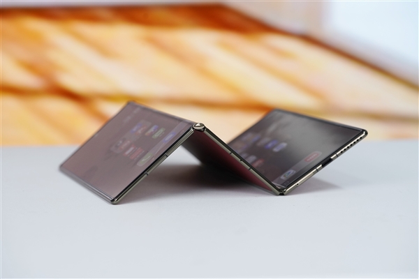 最强三折叠蓄势待发!华为Mate XT2首发麒麟9050 Pro、外观大改