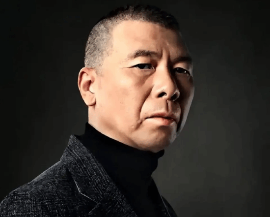 冯小刚拒绝AI和短剧!电影院也不去:不让抽烟受不了